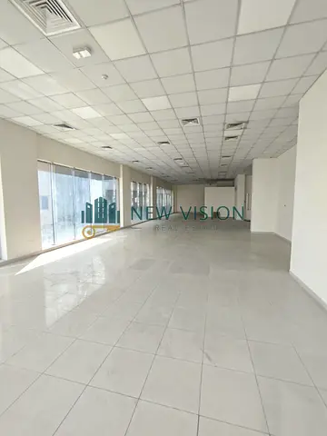 محل تجاري للإيجار في المجاز 3 مساحة 2300 قدم موقع حيوي مناسب للأنشطة التجارية المختلفة إيجار 300 ألف قابل للتفاوض 4 دفعات