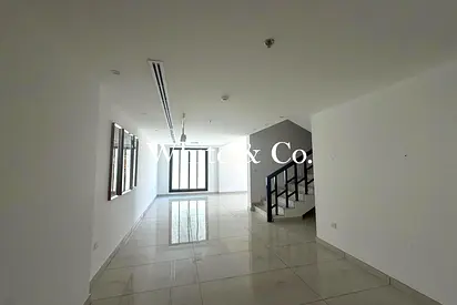 Spacious Duplex I VOT I Closed Kitchen