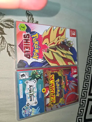 Pokémon Shield  Pokémon Scarlet w/ DLC (Nintendo Switch) - 2 Game Bundle