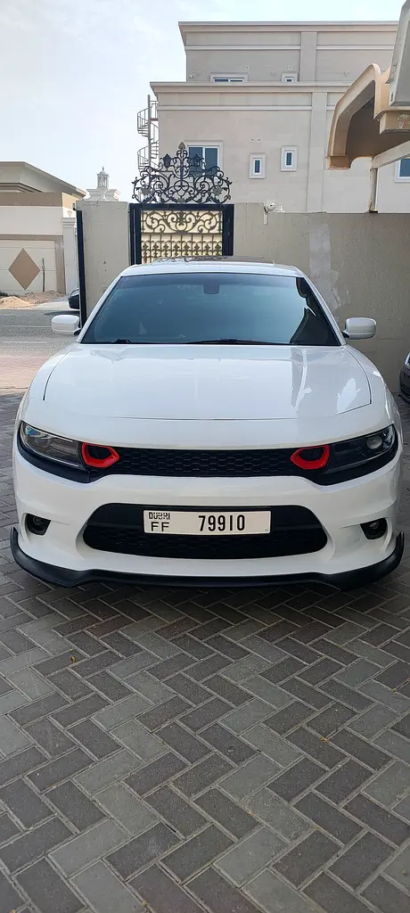 Dodge Charger 2019 — photo 1 of 16