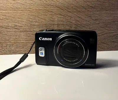 Canon PowerShot SX600 HS compact digital camera - good condition