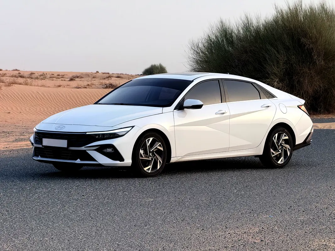 Hyundai Elantra 2025 — photo 1 of 6