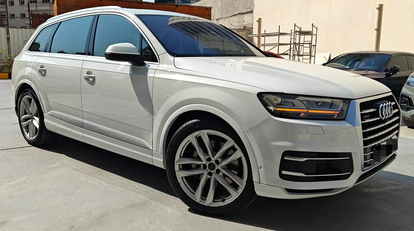 Audi Q7 2016 — photo 1 of 11