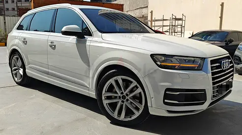 2016 Audi Q7 with service pacakage