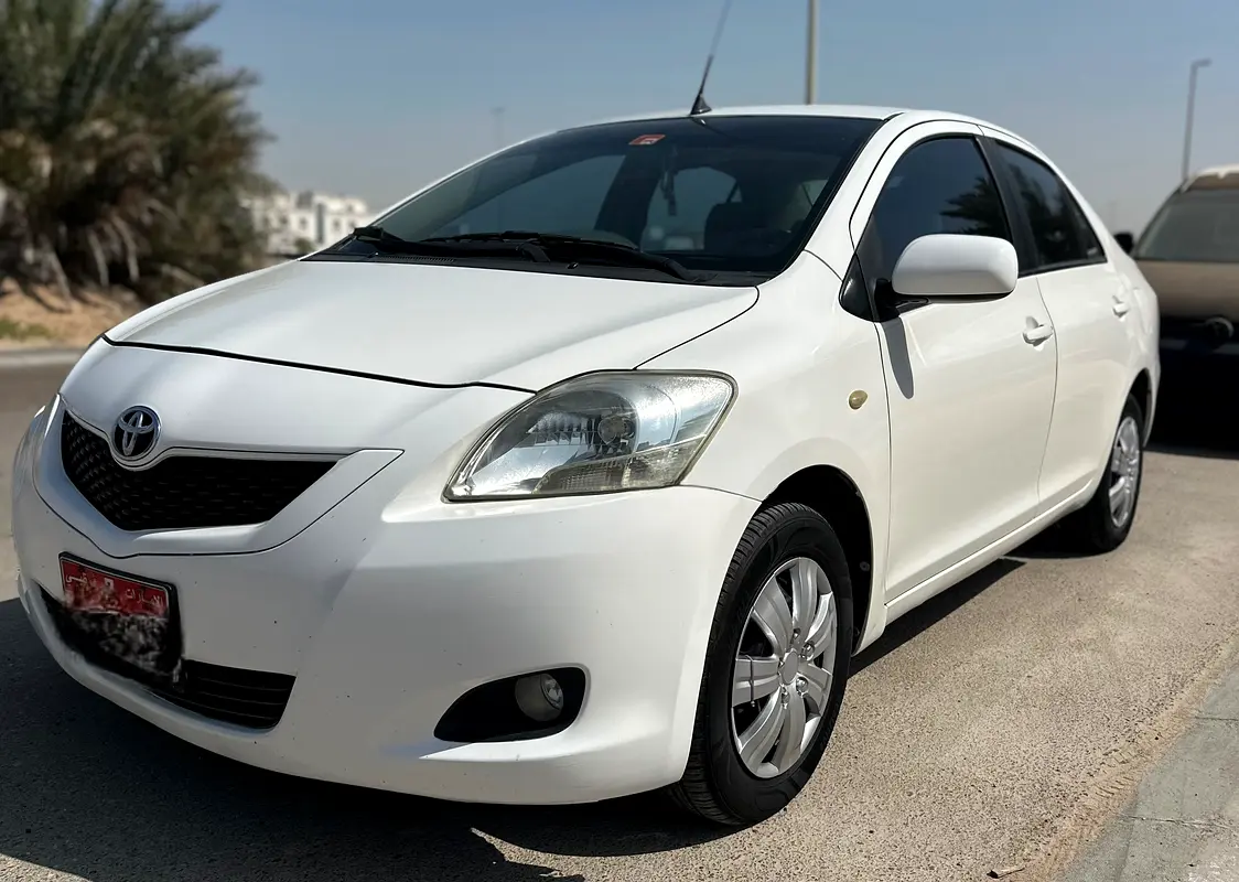 Toyota Yaris 2009 — photo 1 of 7