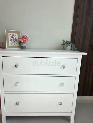 White chest of drawers