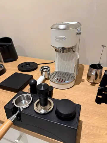 Coffee machine and grinder