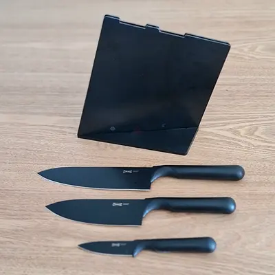 Set of 3 Kitchen Knives with Magnetic Knife Block - Used