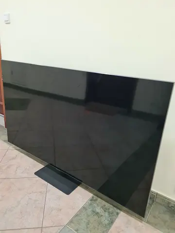 Samsung 65-inch Flat Screen smart  TV - (screen is blinking) without remote