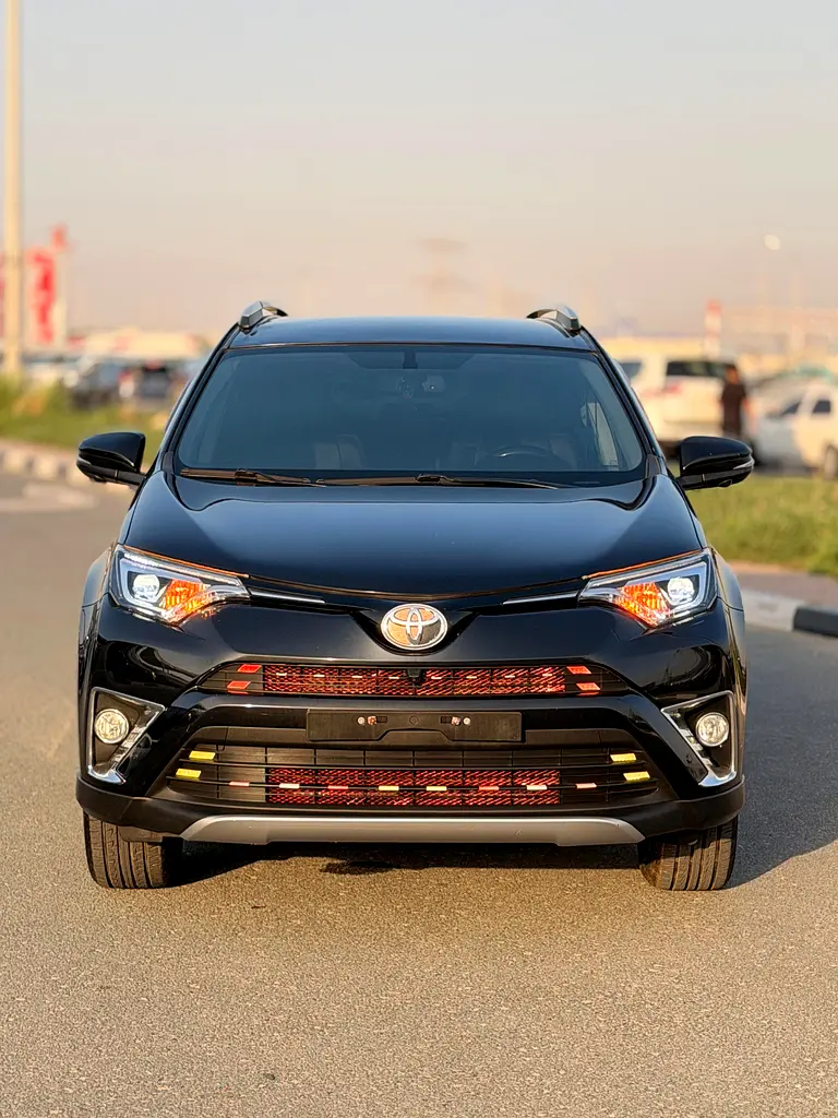 Toyota Rav 4 2018 — photo 1 of 20