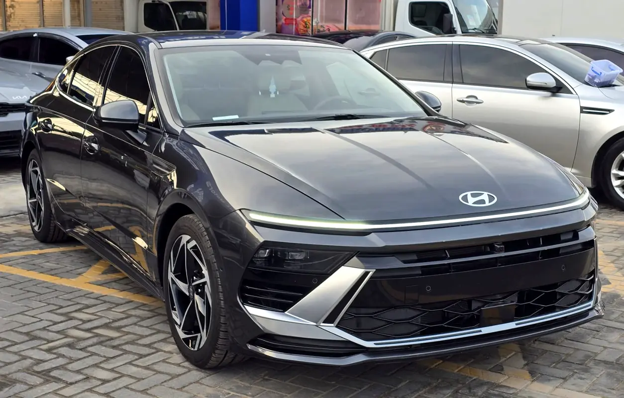 Hyundai Sonata 2024 — photo 1 of 11