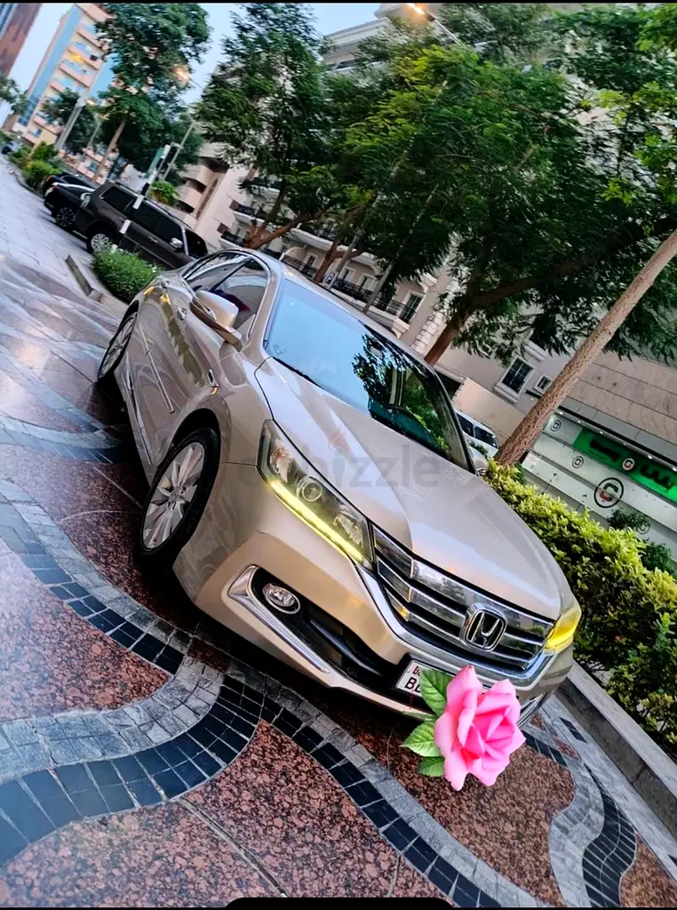 Honda Accord 2015 — photo 1 of 12