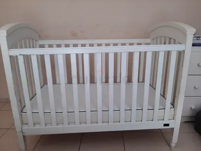 baby bed giggles brand