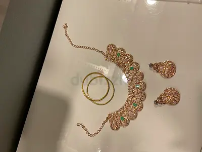 Traditional gold-tone choker necklace with matching earrings and 2 piece - used set