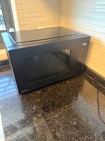 Panasonic 25L Microwave (used less than 6m)