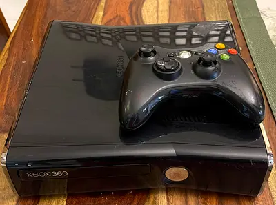 Xbox 360 Slim console with wireless controller - good working condition