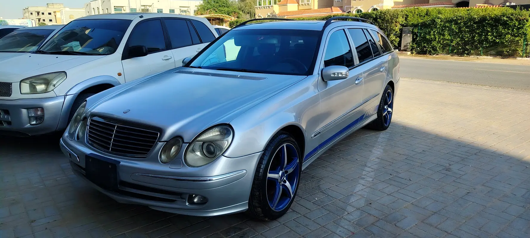 Mercedes-Benz E-Class 2004 — photo 1 of 5