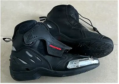 Used black motorcycle riding boots — size European 42, UK 8, protective toe sliders