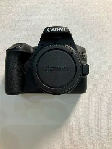 Canon EOS 250D with 18-55mm kit lens - excellent condition
