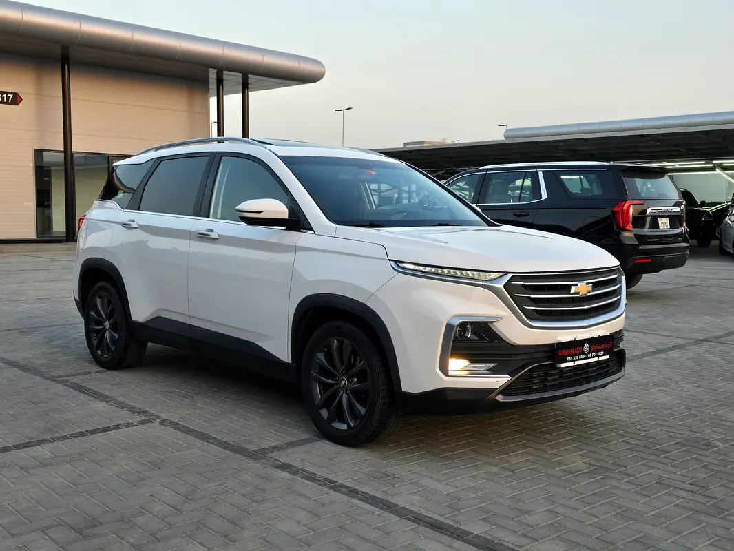 Chevrolet Captiva 2022 — photo 1 of 12
