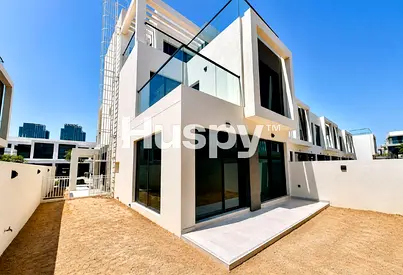 Modern, unfurnished, spacious 5 bed