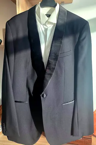 Hugo Boss Slim Fit White Shirt - Like New. Original price 7000 dhs.now 2500