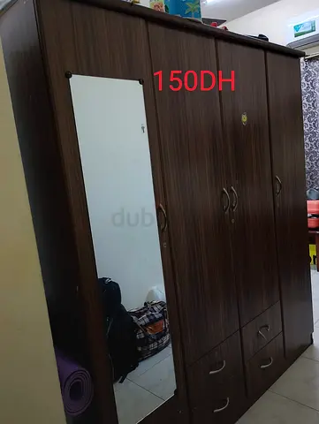 4 door cupboard with mirror