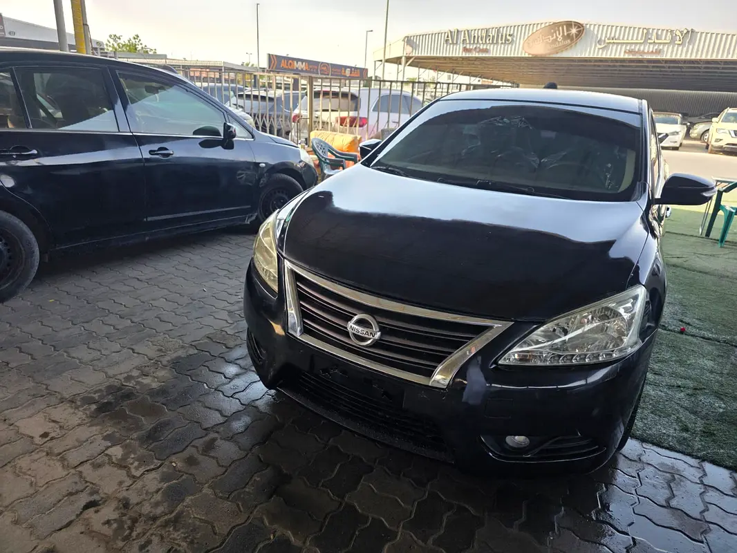 Nissan Sentra 2013 — photo 1 of 19