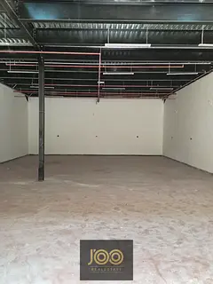 First-tenant warehouse in Ajman – 4,200 sq. ft with mezzanine, epoxy flooring, 57 kW electricity, 