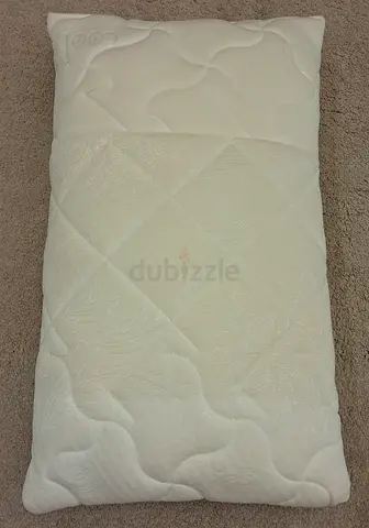 Bed pillow