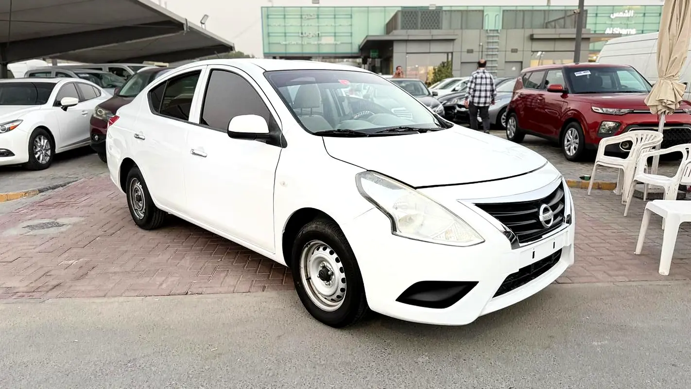 Nissan Sunny 2019 — photo 1 of 11