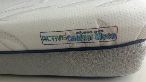 Queen mattress with Active Coolgel Visco memory foam - good condition