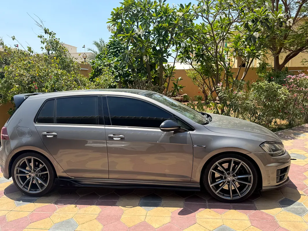 Volkswagen Golf 2015 — photo 1 of 3