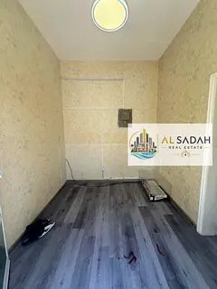 One-story villa for rent in Al Khazana, with 5 rooms, a living room, a kitchen, and a majlis (formal