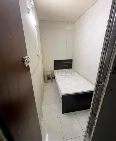 PARTITION ROOM AVAILABLE SINGLE AND COUPLE