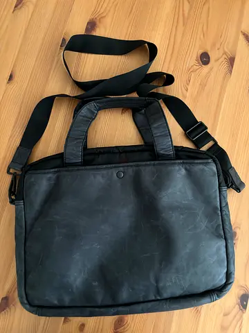 Black leather-look laptop shoulder bag