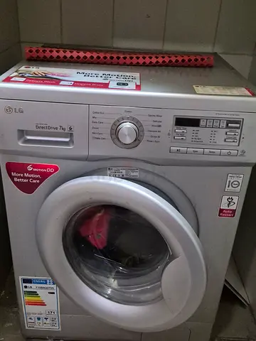 LG Washing Machine, 7 Kg (2 years old) leaving dxb-pick up date:14-15 May- Al Mamzar Dubai area