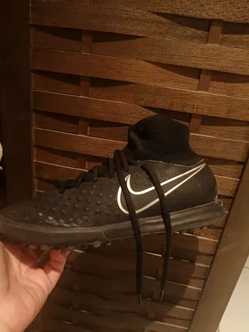 Football shoes