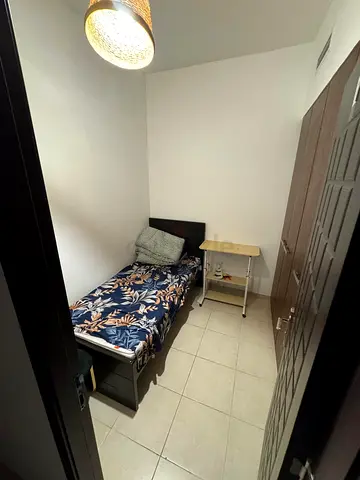 Private Room - Near Metro - Less Tenant