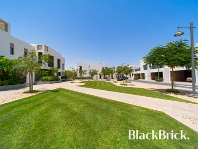 Stunning 3 bedrooms + Maids with park view
