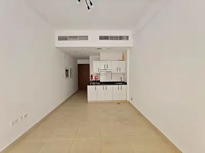 Spacious Studio// Neat & Clean / Close To Metro
