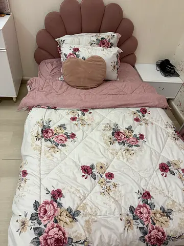 Single/Small Double Floral Upholstered Bed with Shell-Style Headboard - Light Pink/Beige