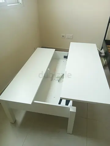 White Extendable Coffee Table with Storage — Good Condition