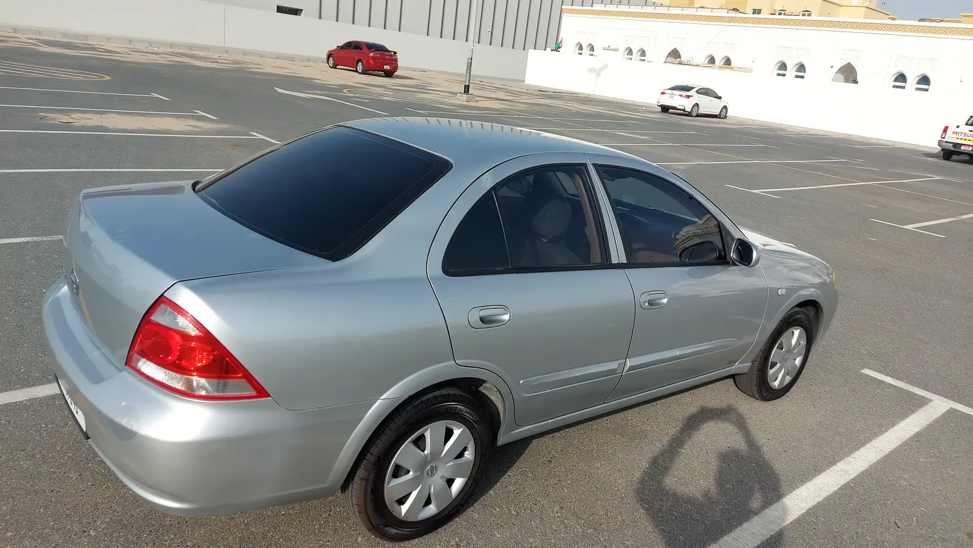 Nissan Sunny 2011 — photo 1 of 5