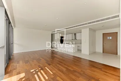 Spacious Apt | Prime Location with 2 Parking