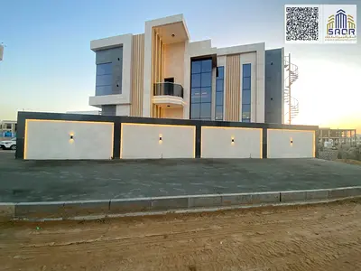 فيلا فاخرة للبيع، تجمع بين الأناقة والراحة وموقع مثالي