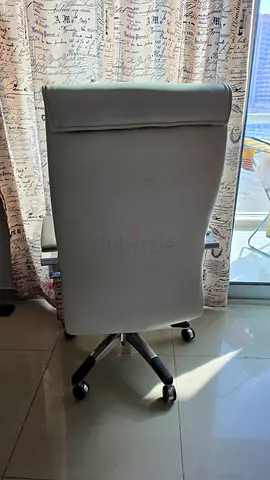 White ergonomic office chair with high back - used