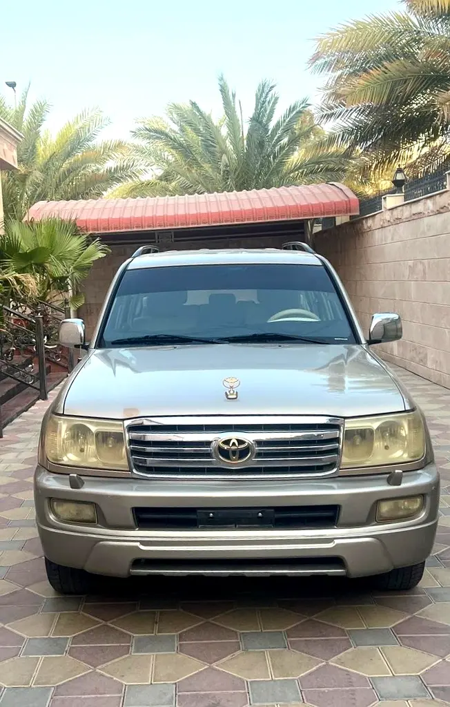 Toyota Land Cruiser 2006 — photo 1 of 14