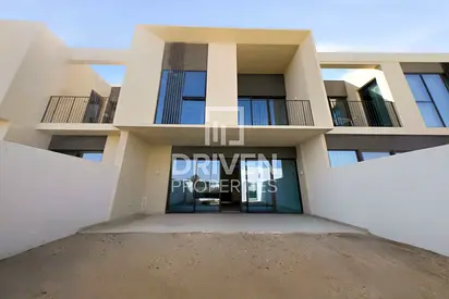 Single Row | Next to Golden Beach | Park Facing