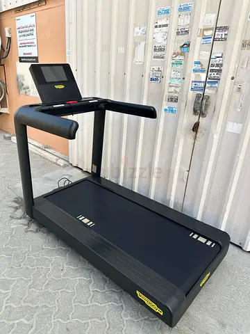 TECHNOGYM RUN LIVE 10 IN PERFECT CONDITION